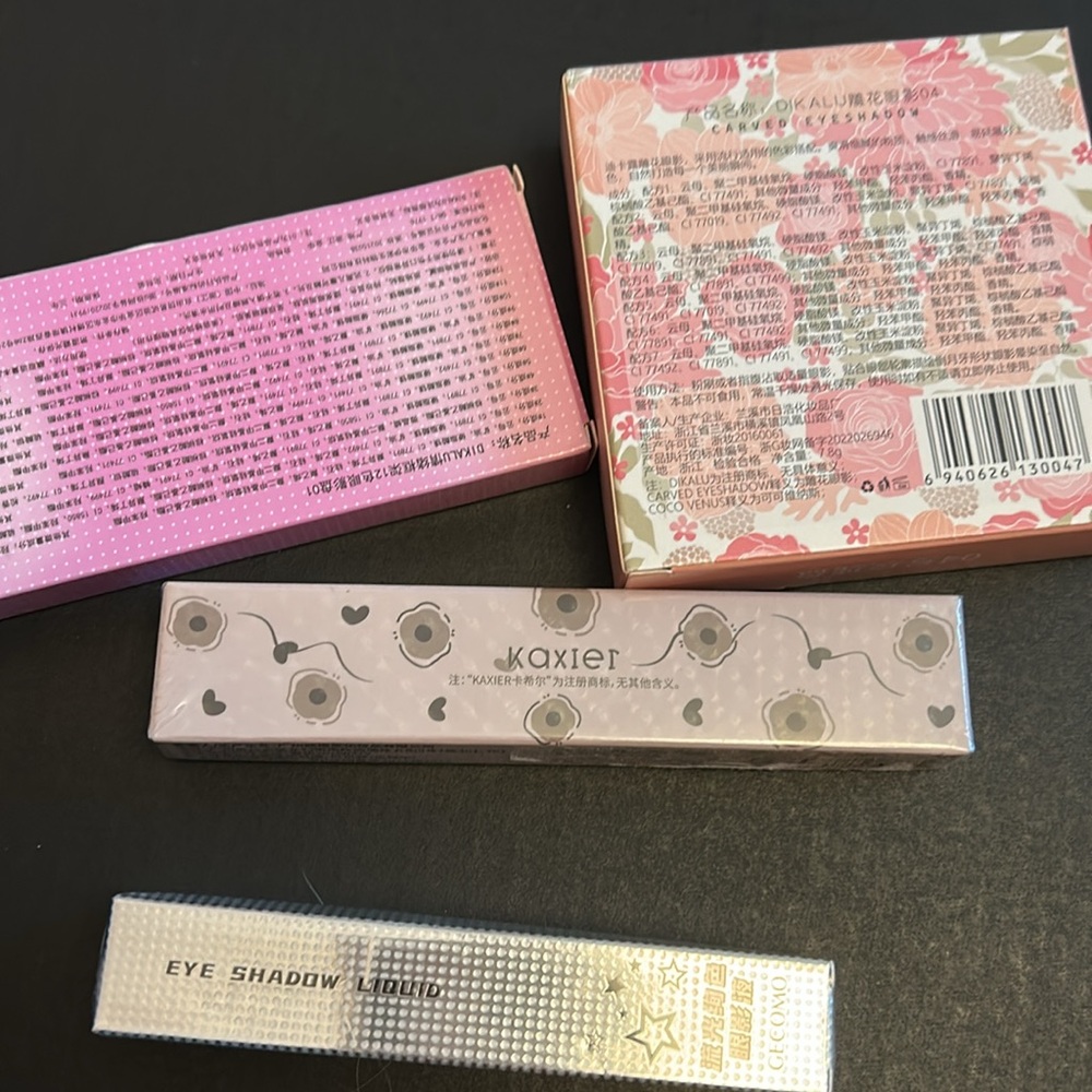 douyin makeup! 2 eyeshadow palettes + eyeshadow glitter + eyeliner - Picture 6 of 8
